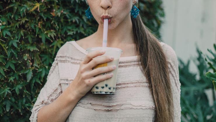 Sorseggiare un bubble tea