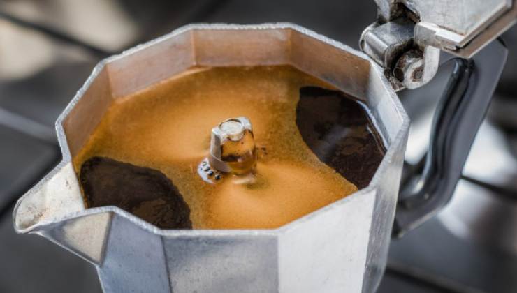 Caffè con la moka: coperchio chiuso o aperto?