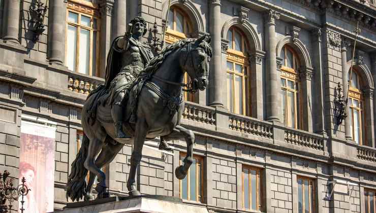 Statua dedicata a Carlo IV di Francia