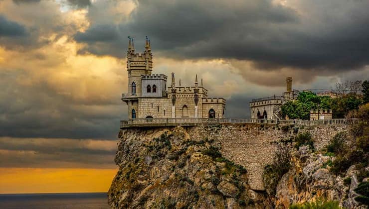 Castello del nido di rondine al tramonto 