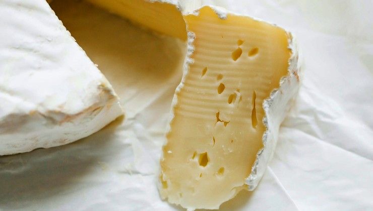 Fetta di brie a lunga stagionatura