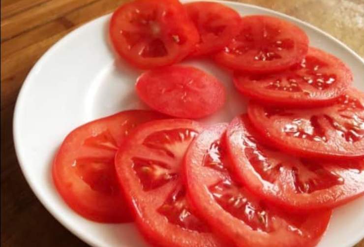 fette di pomodoro