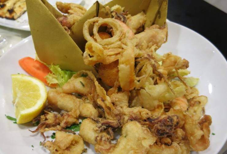 Un piatto di fritto misto