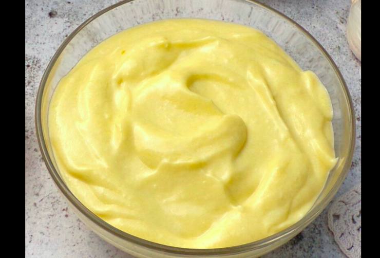 A bowl of mayonnaise