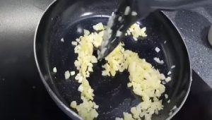 Padella con aglio e cipolla