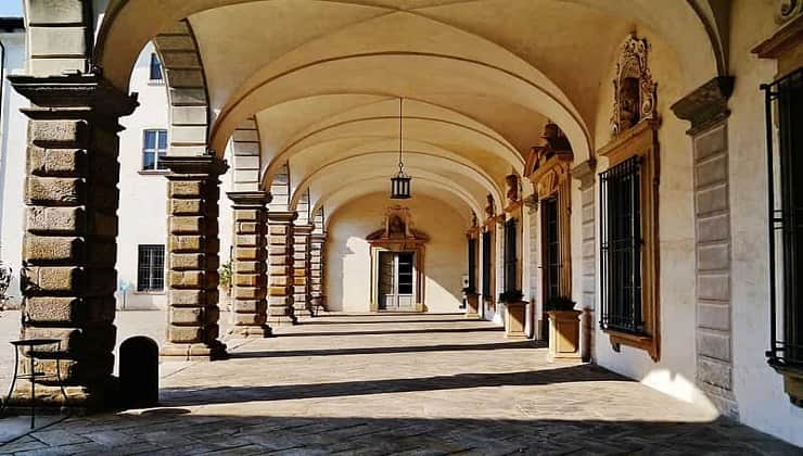 Palazzo Arese Borromeo Esterno Cortile