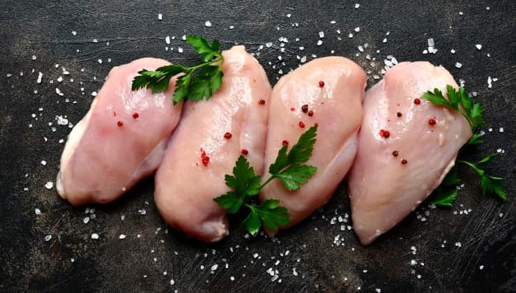 Petto di pollo biologico crudo