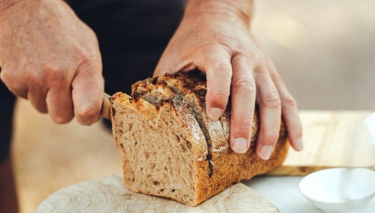 Taglio pane integrale