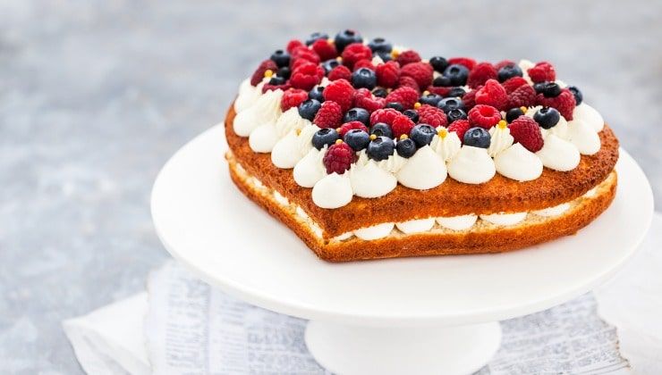 Torta alla vaniglia a forma di cuore