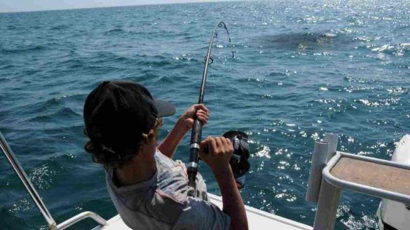 uomo che pesca