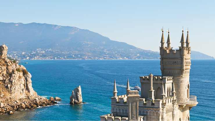 Veduta sul mare Castello del nido di rondine 