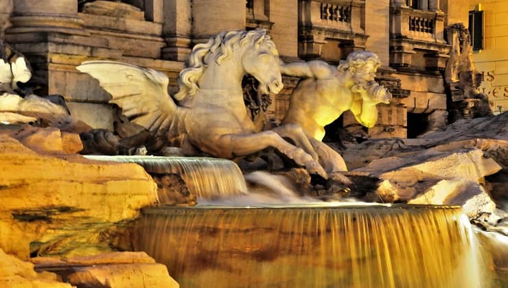 Visione notturna statua, Fontana di Trevi