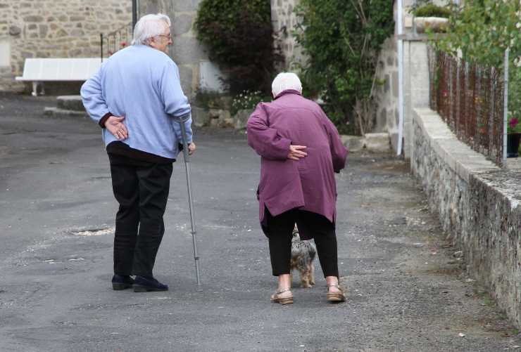 Due persone anziane
