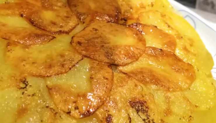 Frittata con 3 patate e una cipolla