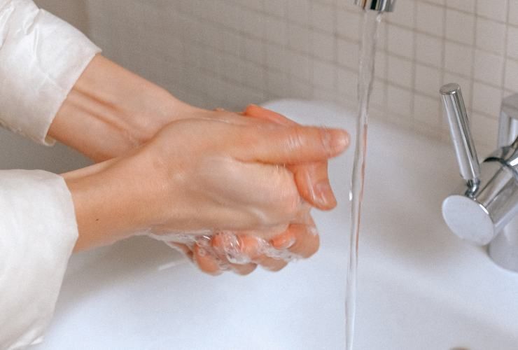 Come lavare le mani per togliere il prurito