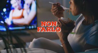 Perché potrebbe essere una cattiva idea mangiare davanti alla televisione