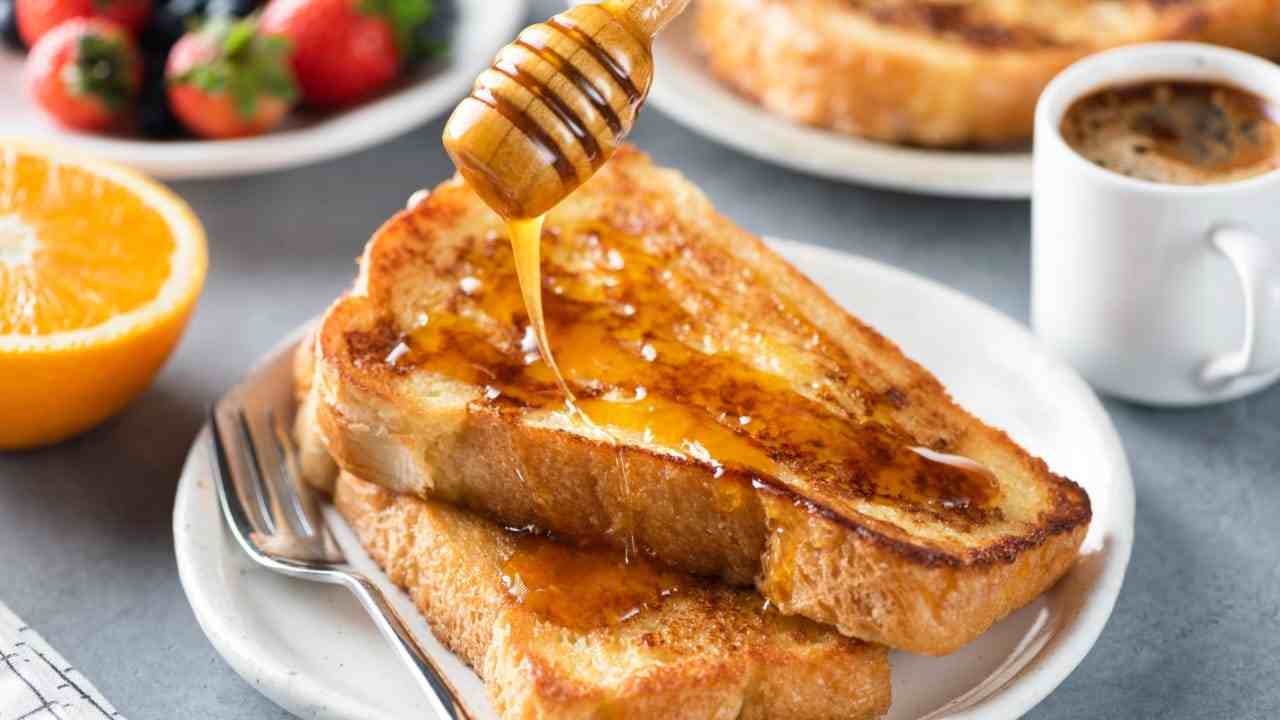 Why is it recommended to eat bread and honey for breakfast: It is a must