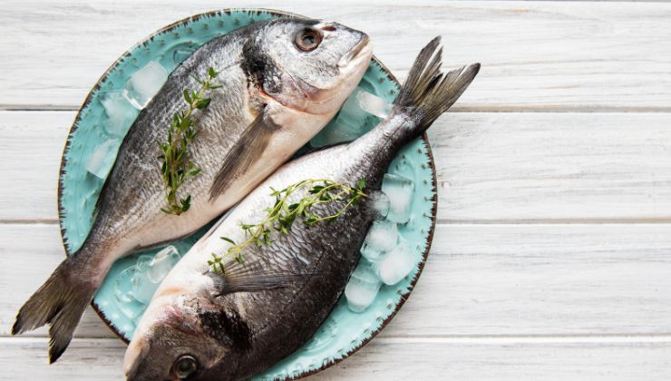 Lavare il pesce prima di cucinarlo è sbagliato?