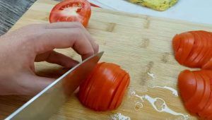 Tagliare i pomodori