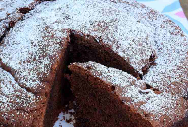 Torta al cioccolato con savoiardi avanzati del tiramisù