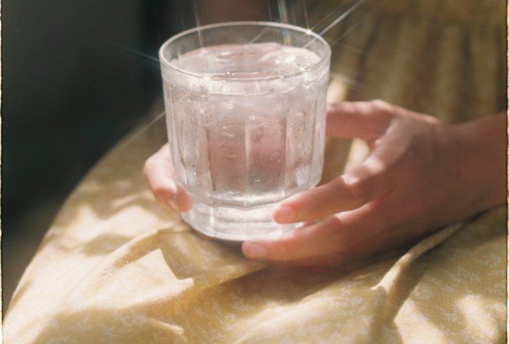 Un bicchiere d'acqua