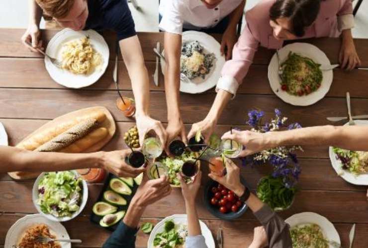 Una cena con amici