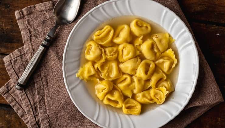 Cappelletti in brodo