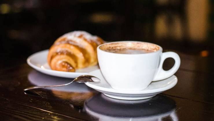 Colazione al bar, un rito per gli italiani