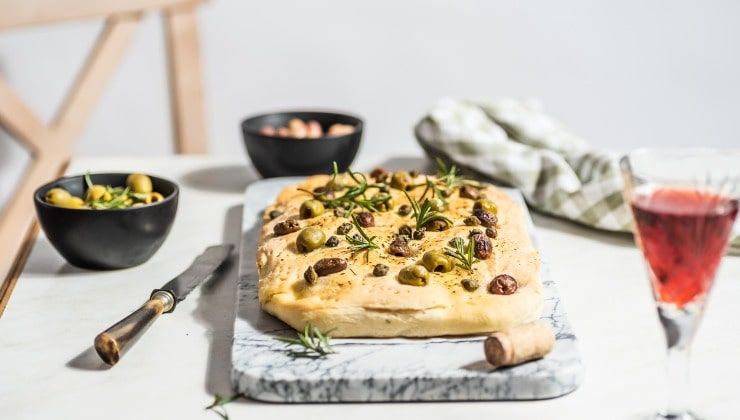 Focaccia italiana rosmarino e olive