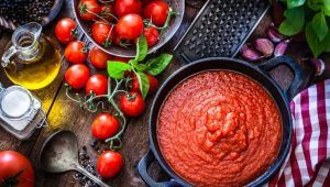 Ingredienti salsa al pomodoro e basilico