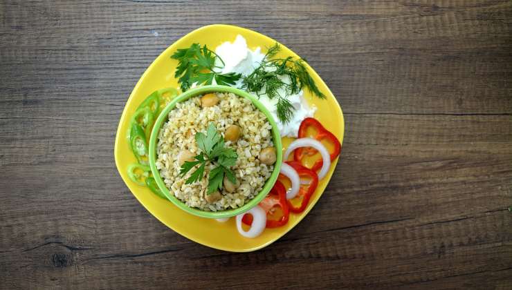 Piatto caldo con bulgur