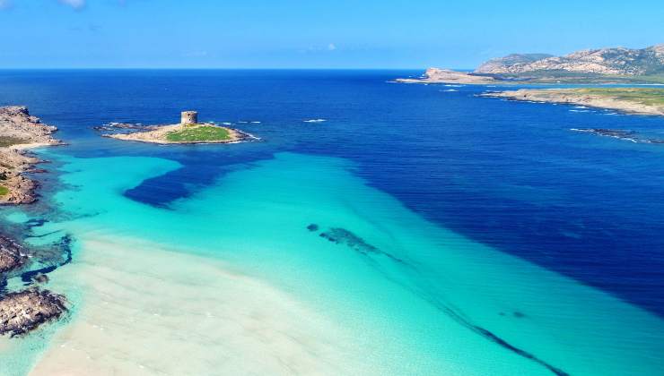 La Pelosa, sabbia dorata e mare: la spiaggia sarda più bella 