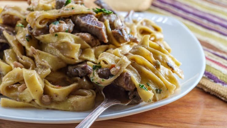 Pasta con manzo francese, e funghi