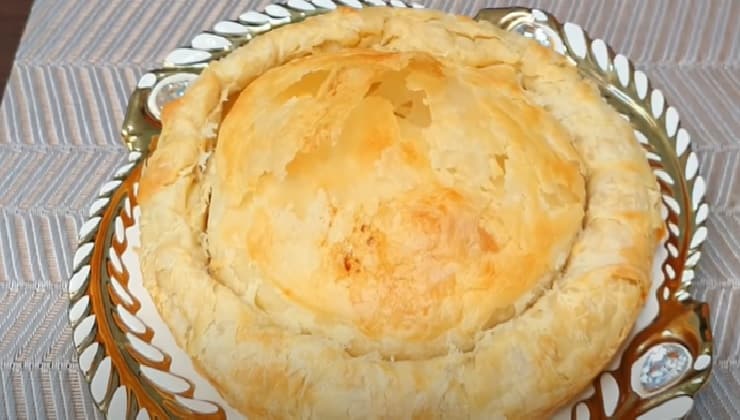 Pasta sfoglia ripiena con latte