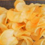 Patatine chips croccanti fritte