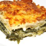 Porzione di lasagne carciofi e gorgonzola