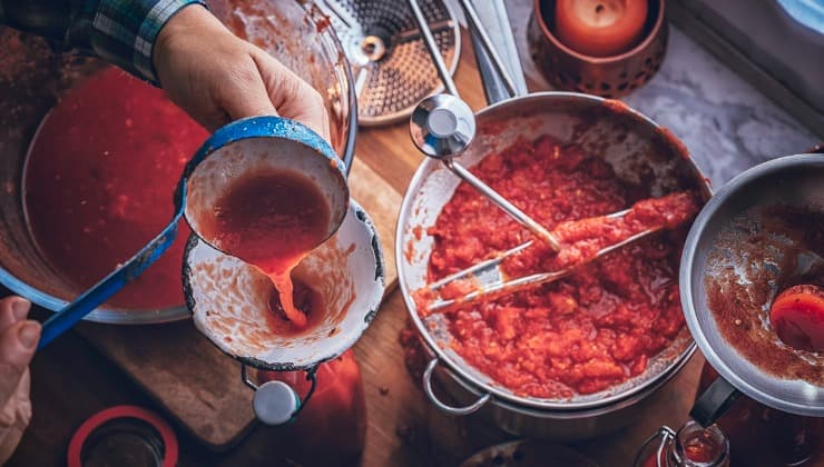 Preparazione della salsa di pomodoro