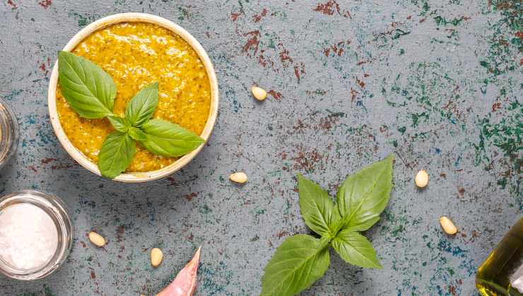Ricetta del pesto di olive e mandorle