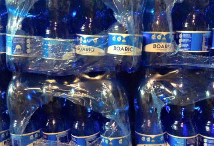 Bottiglie di acqua frizzante Boario