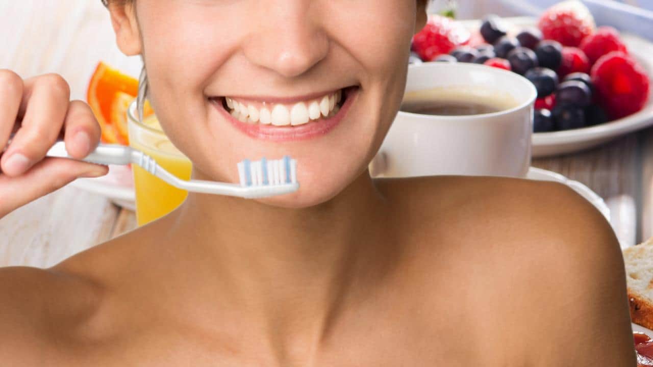 Café da manhã, você deve escovar os dentes antes ou depois?  Nós sempre estivemos errados