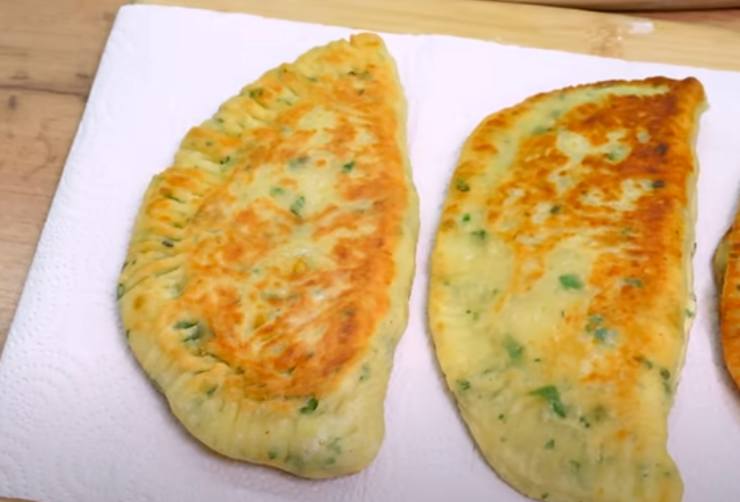 Omelette con patate e cavolo