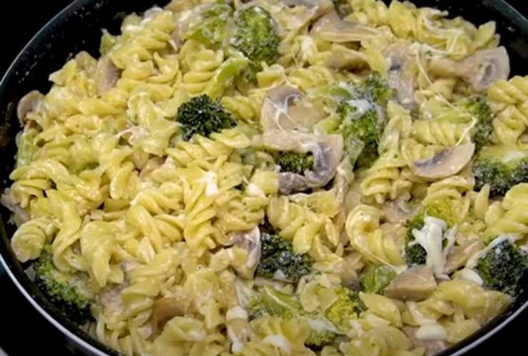 Pasta con broccoli e funghi