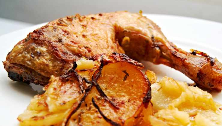 Pollo e patate in padella