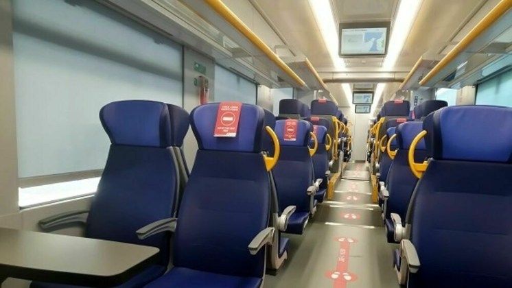 Gli interni di un treno 