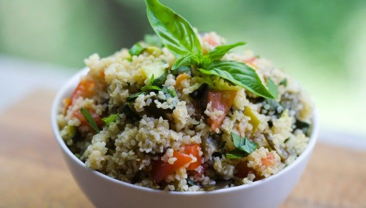 Bulgur, insalata con verdure fresche