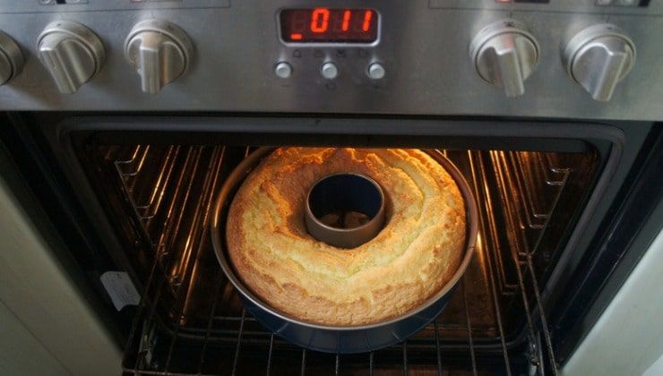 Ciambellone nel forno