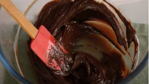 Cioccolato sciolto nella ciotola