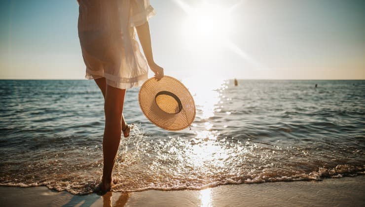 Donna al mare, tintarella perfetta