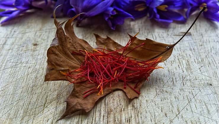 Fiori di pistillo di zafferano