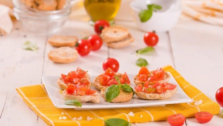 Friselle con pomodorini e basilico